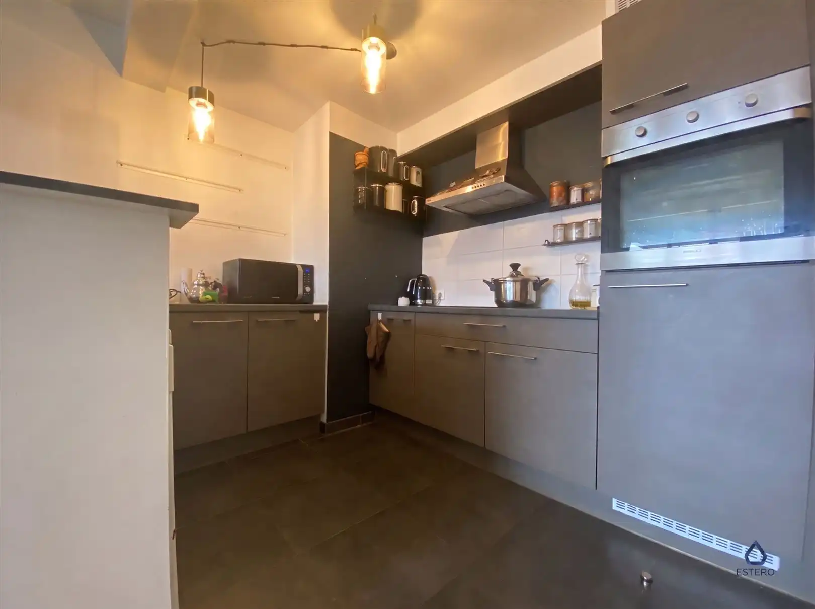 Mooi 2 slaapkamer appartement met terras en parking foto 4