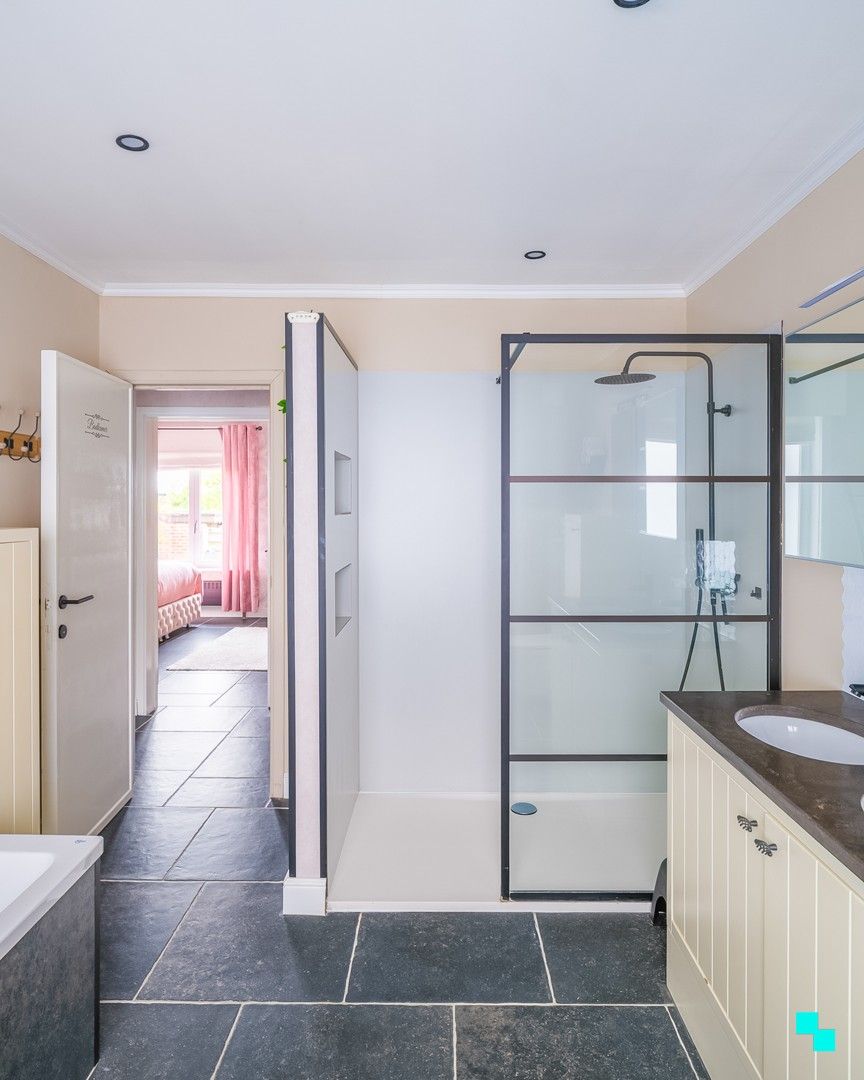 Ruime woning nabij de Makegemse bossen foto 16