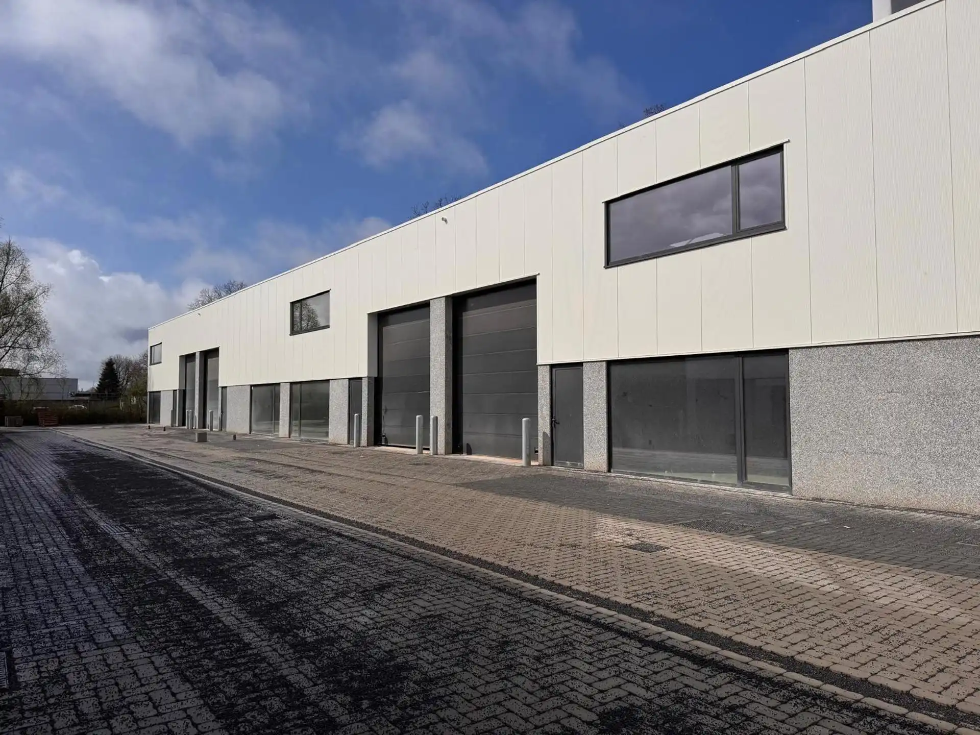 Nieuwbouw KMO-units te huur te Kapellen foto {{pictureIndex}}