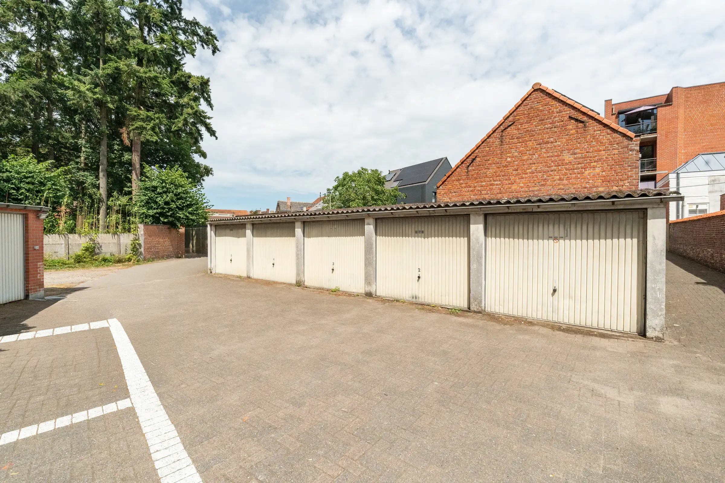 Garagecomplex inclusief vergunning foto 4
