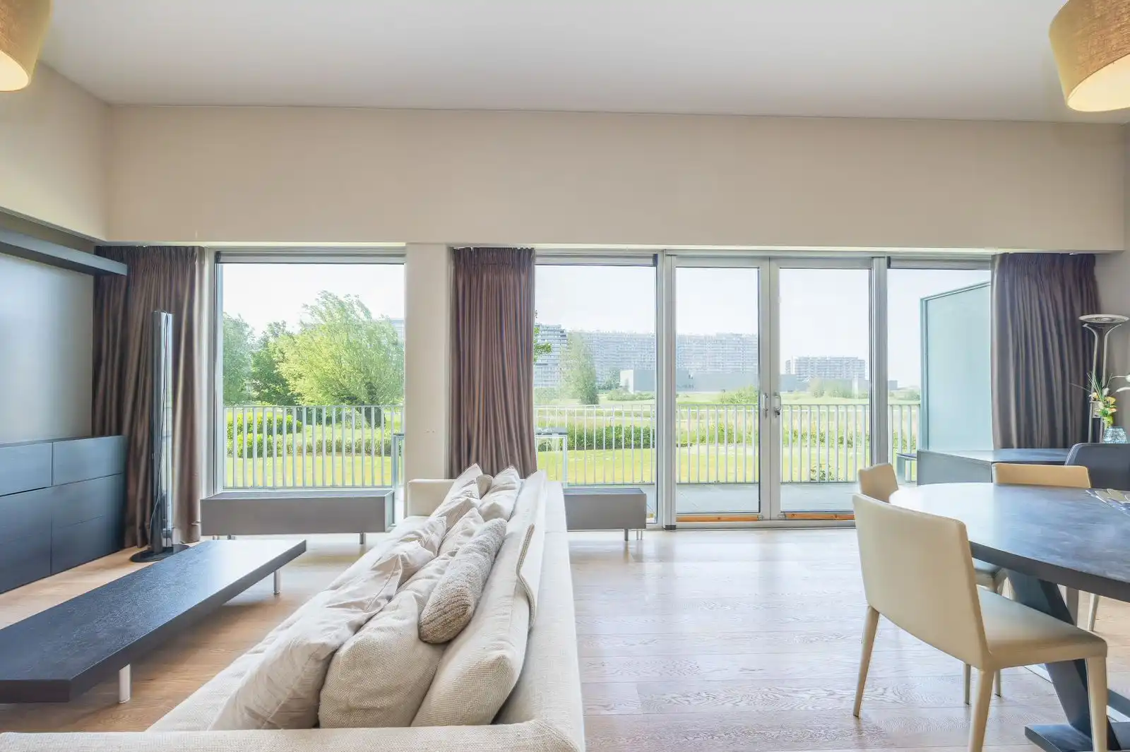 Schitterend, modern afgewerkt appartement op toplocatie aan de Wellington Golf in Oostende foto 2