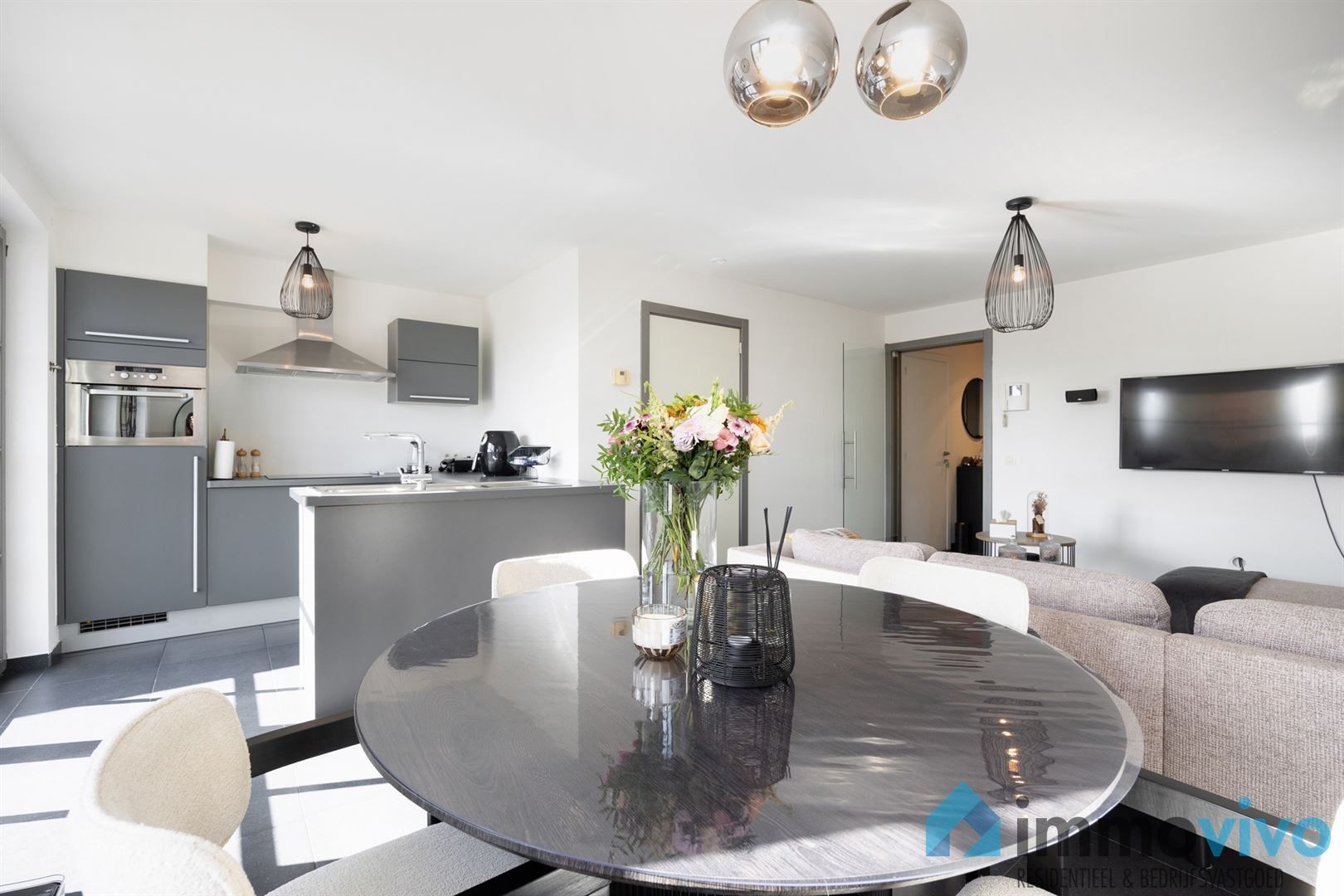 Stijlvol 2-slaapkamerappartement met groot terras en lift (bouwjaar 2007). foto {{pictureIndex}}