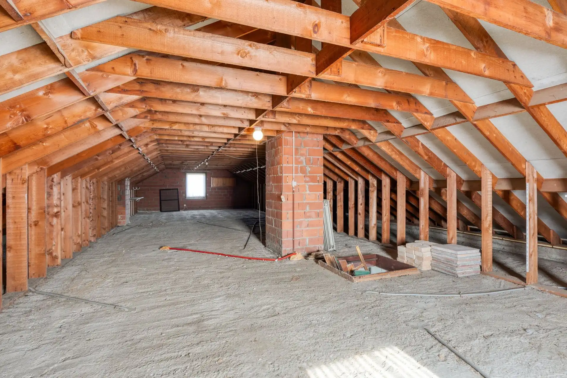 Vrijstaande woning, rustig gelegen,  met garage en tuin. foto 17