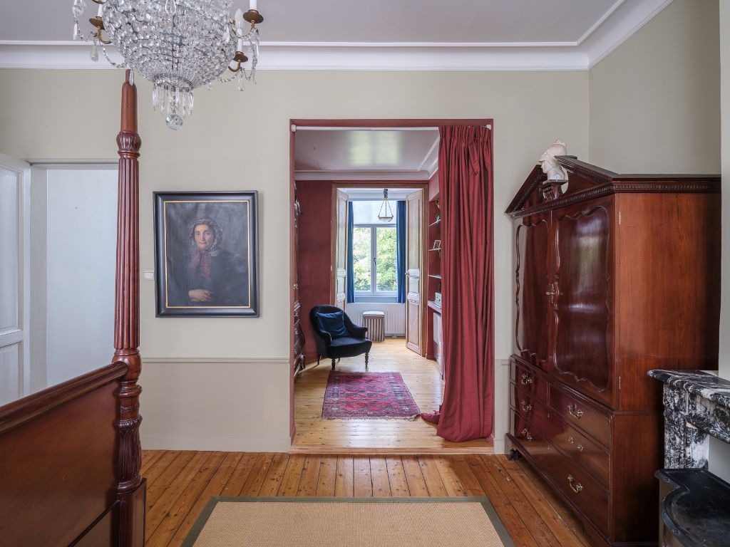 Karaktervolle burgerwoning met drie slaapkamers en een aangename, groene tuin op een uitstekende locatie in Gent. foto 12