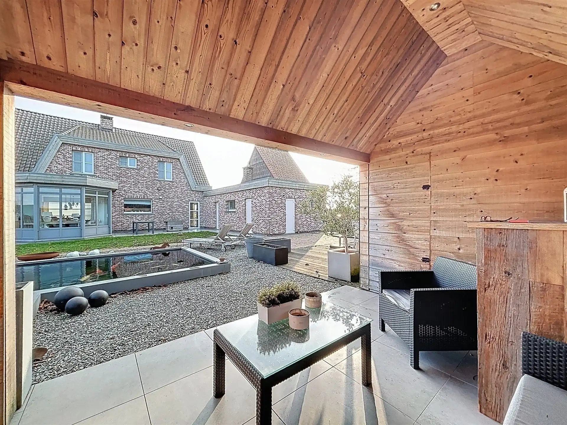 Ruime woning met bijbouw en weide op perceel van 6790 m²  foto 18