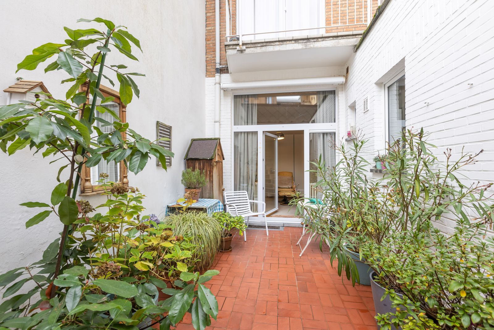 Uiterst verzorgd appartement met 2 slpk en gezellige koer in hartje centrum foto 11