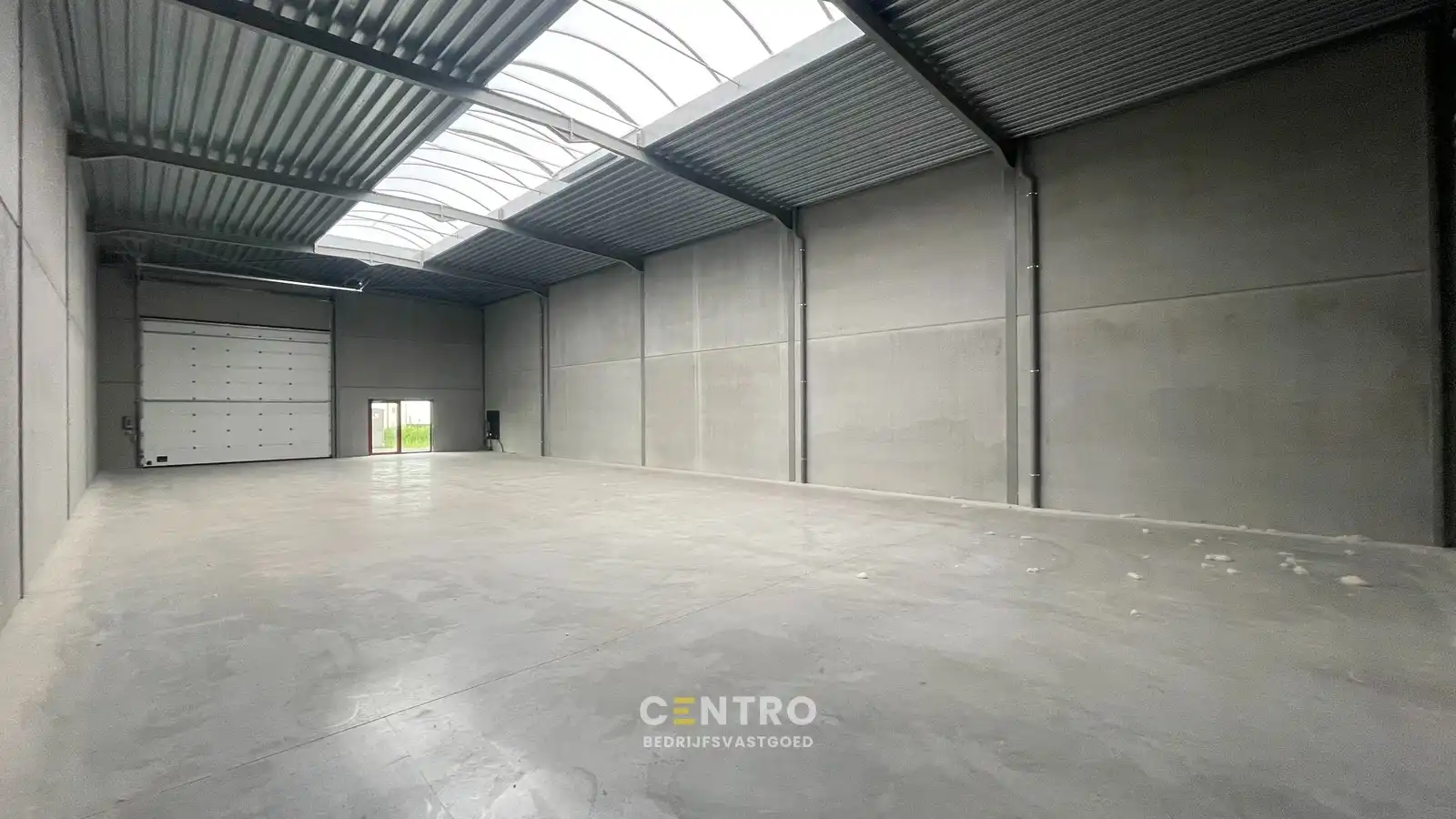 NB MAGAZIJN (335m²) inclusief 1 private PARKEERPLAATS op industriezone "Schatting" te Zedelgem foto 4