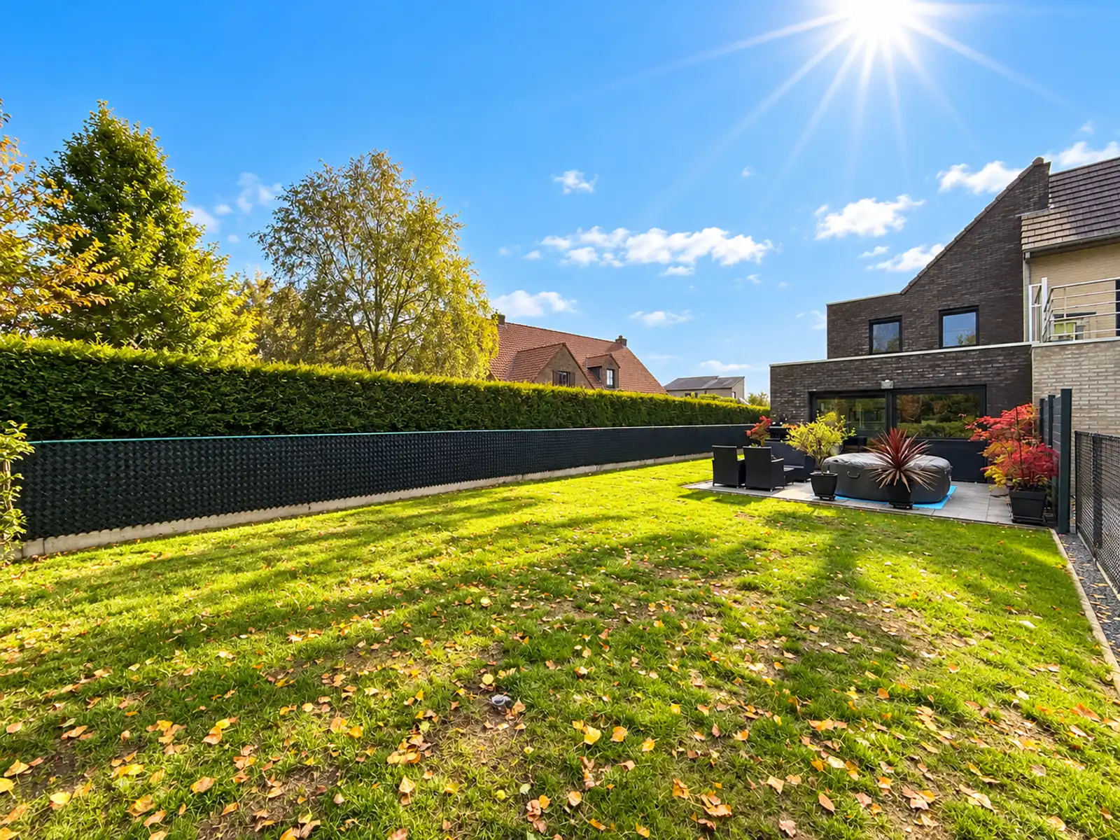 Instapklare woning (half open) met 3 slaapkamers en tuin foto {{pictureIndex}}