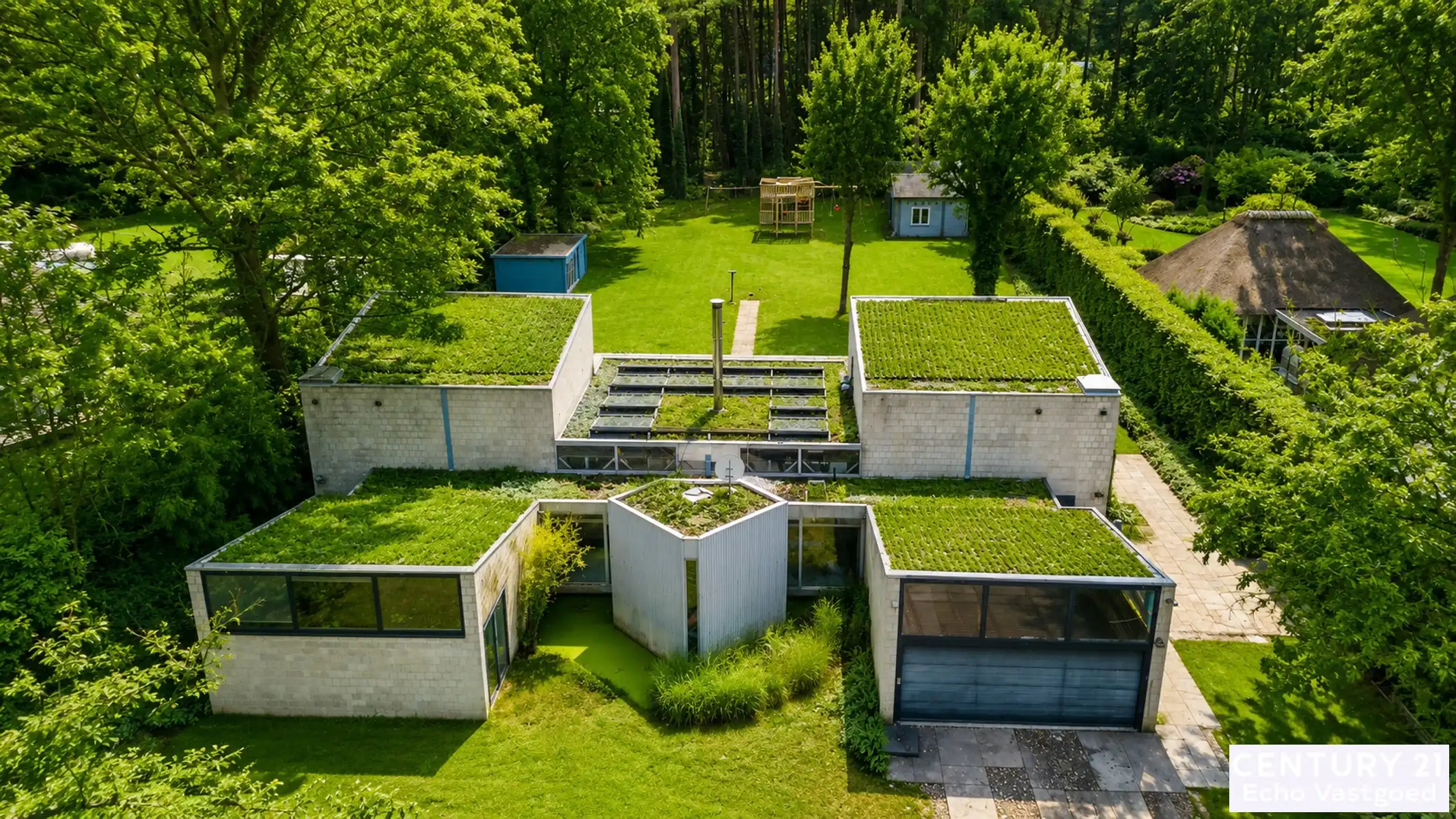 Unieke te renoveren villa in villawijk “De Lint” foto 4