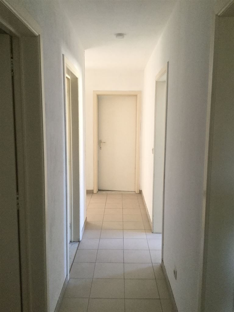 Ruim appartement met 3 slaapkamers en garagebox, gelegen in een rustige, kindvriendelijke omgeving. foto 4