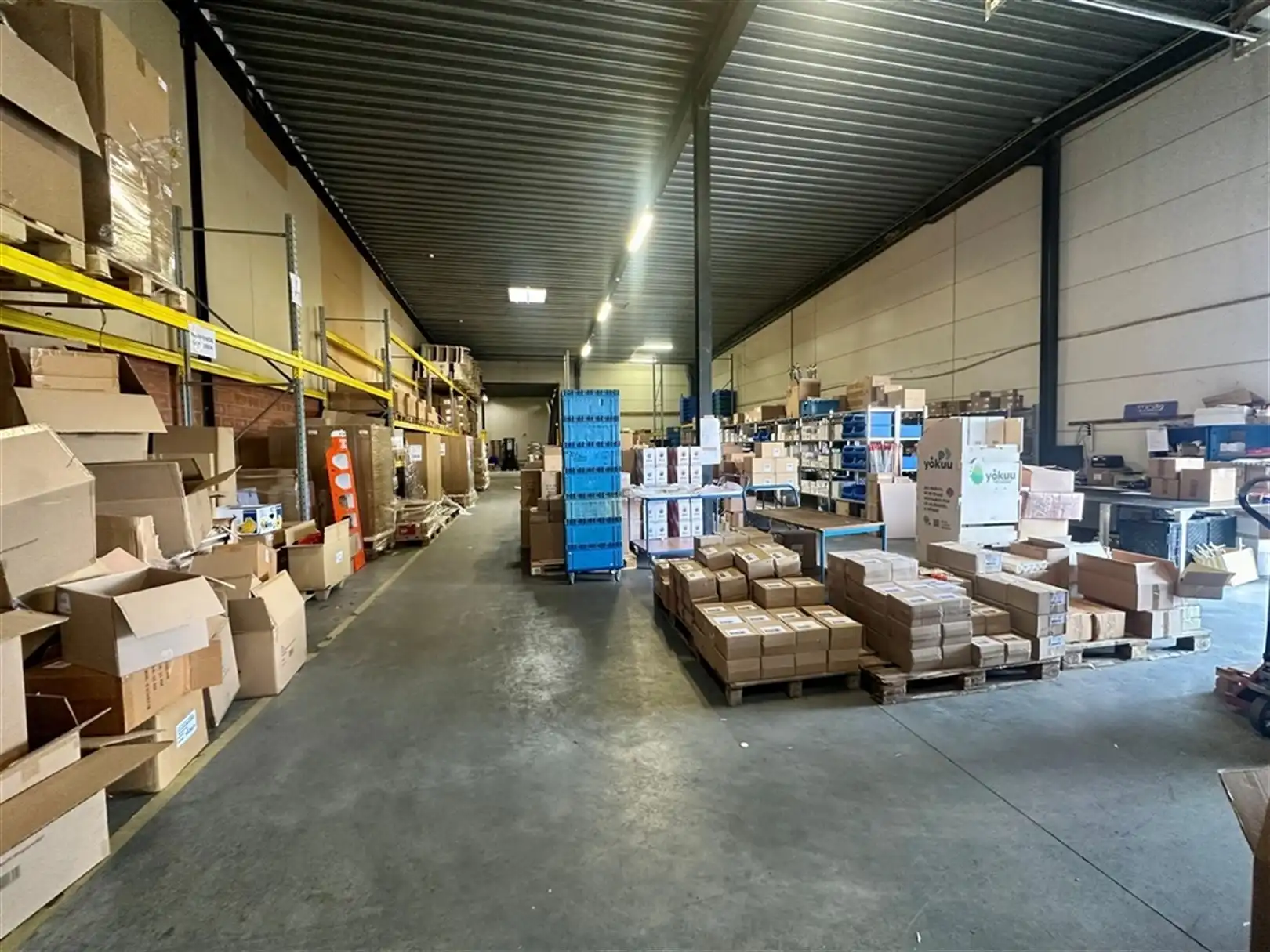Te Huur: Magazijnruimtes, uitstekend gelegen te Drongen foto 3