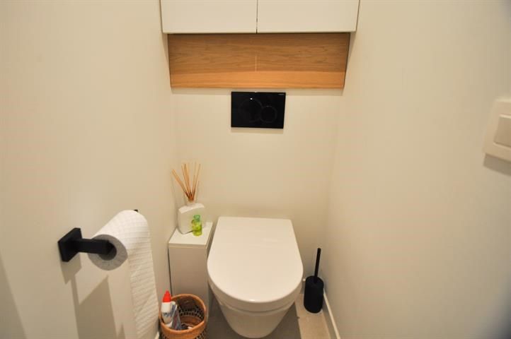 Volledig gerenoveerd, lichtrijk appartement op wandelafstand van zee en het commercieel centrum. foto 16