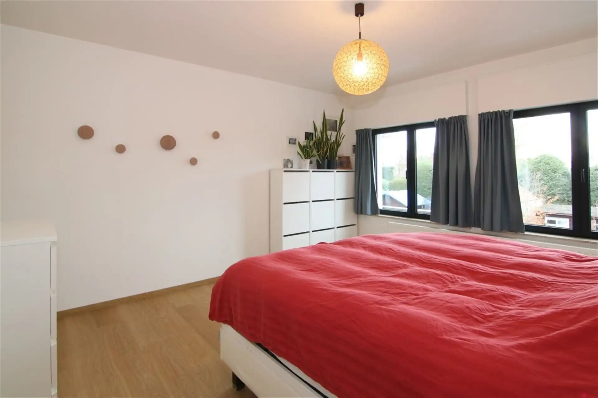 Prachtig vernieuwde halfopen woning op Pius-X foto 16