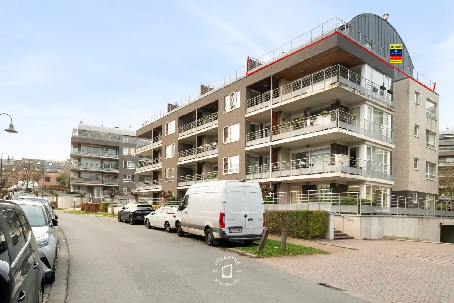 ** IN OPTIE ** ZALIGE ZONNIGE PENTHOUSE MET GIGA TERRAS VAN 42 M2 + 2 PARKINGS + KELDER foto 2
