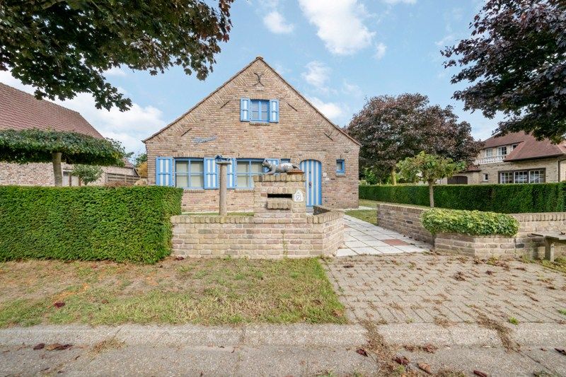 Charmante woning op hoekperceel van 551 ca met veel potentieel foto 12