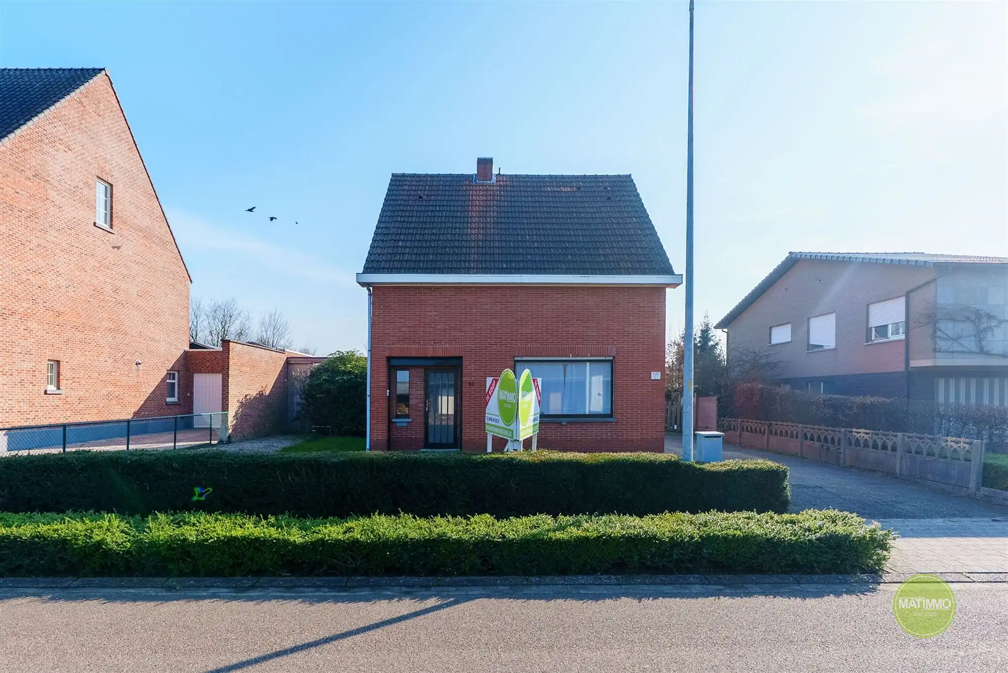 Hoofdfoto van de publicatie: Op te frissen gezinswoning met 3 slaapkamers te Dessel