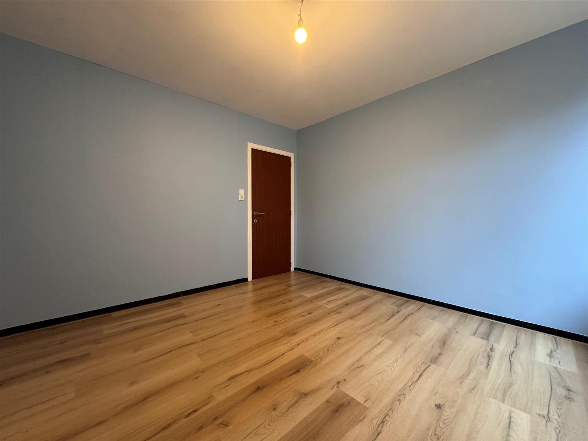 Gunstig gelegen 2 slaapkamer appartement. foto 13