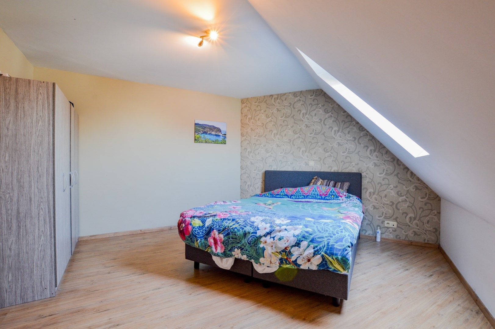 Instapklare duplex met 2 slaapkamers in het hart van Eernegem foto 5
