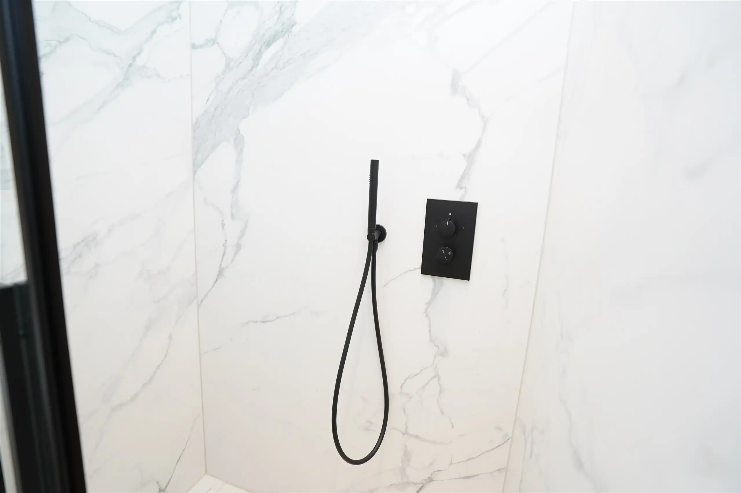 High-end  appartement met frontaal zicht op de Grote Markt met garage en extra staanplaats ! foto 24