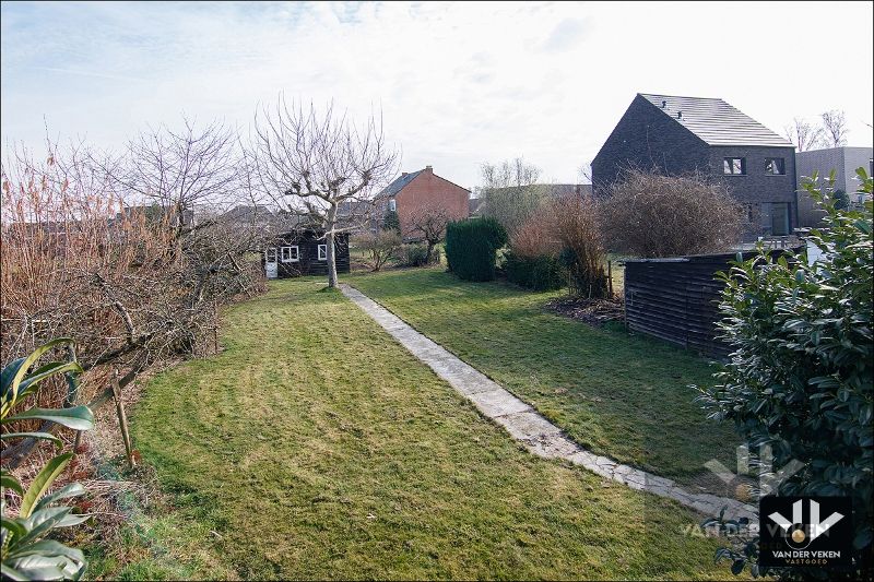 Bouwgrond +- 10 aren (huidige woning wordt afgebroken door de huidige eigenaars) voor open bebouwing op een rustige, maar zeer goed bereikbare locatie in het charmante Diepenbeek foto 7