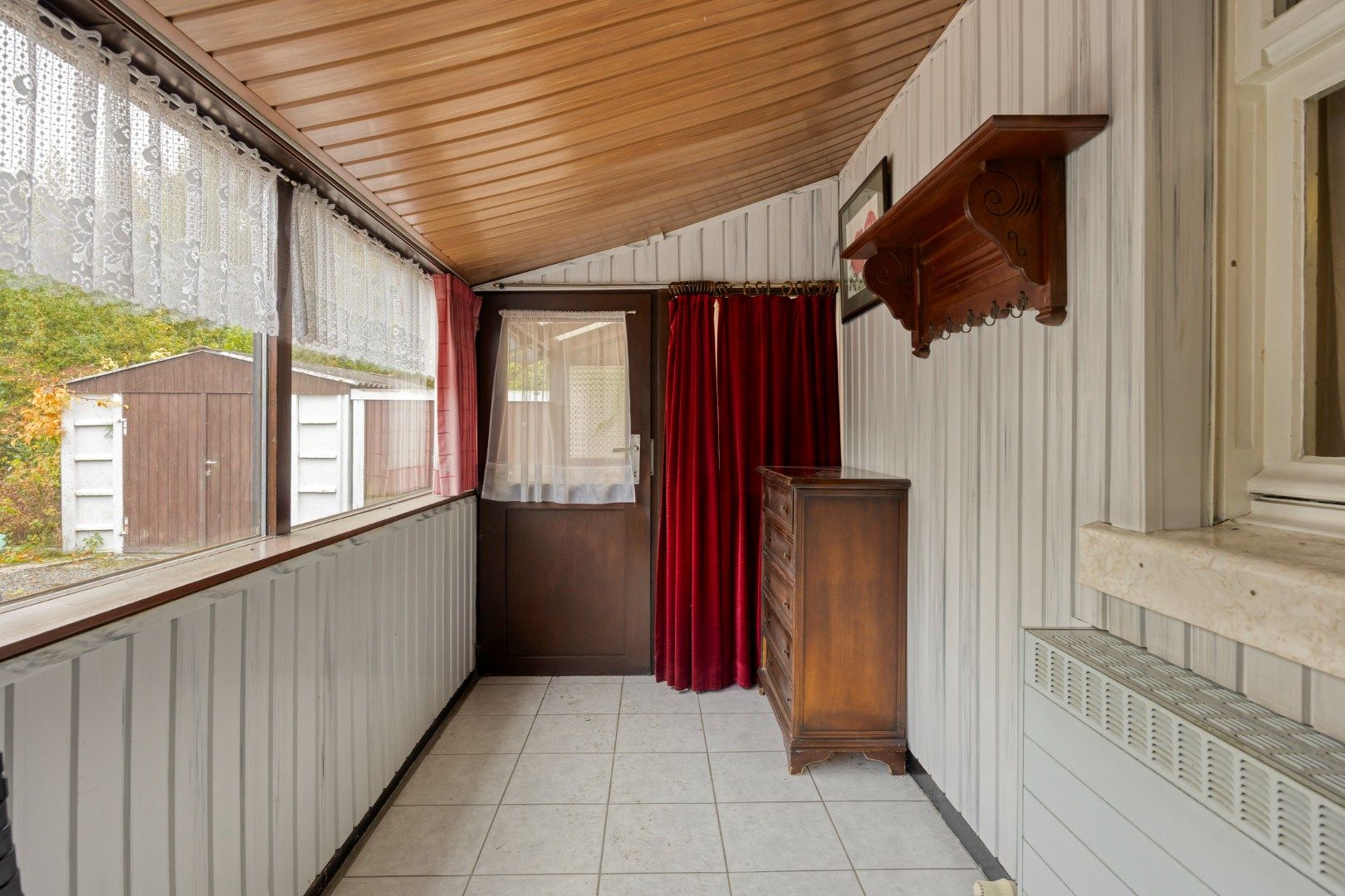 Rustig gelegen te renoveren woning op een mooi perceel van 13 are. foto 12