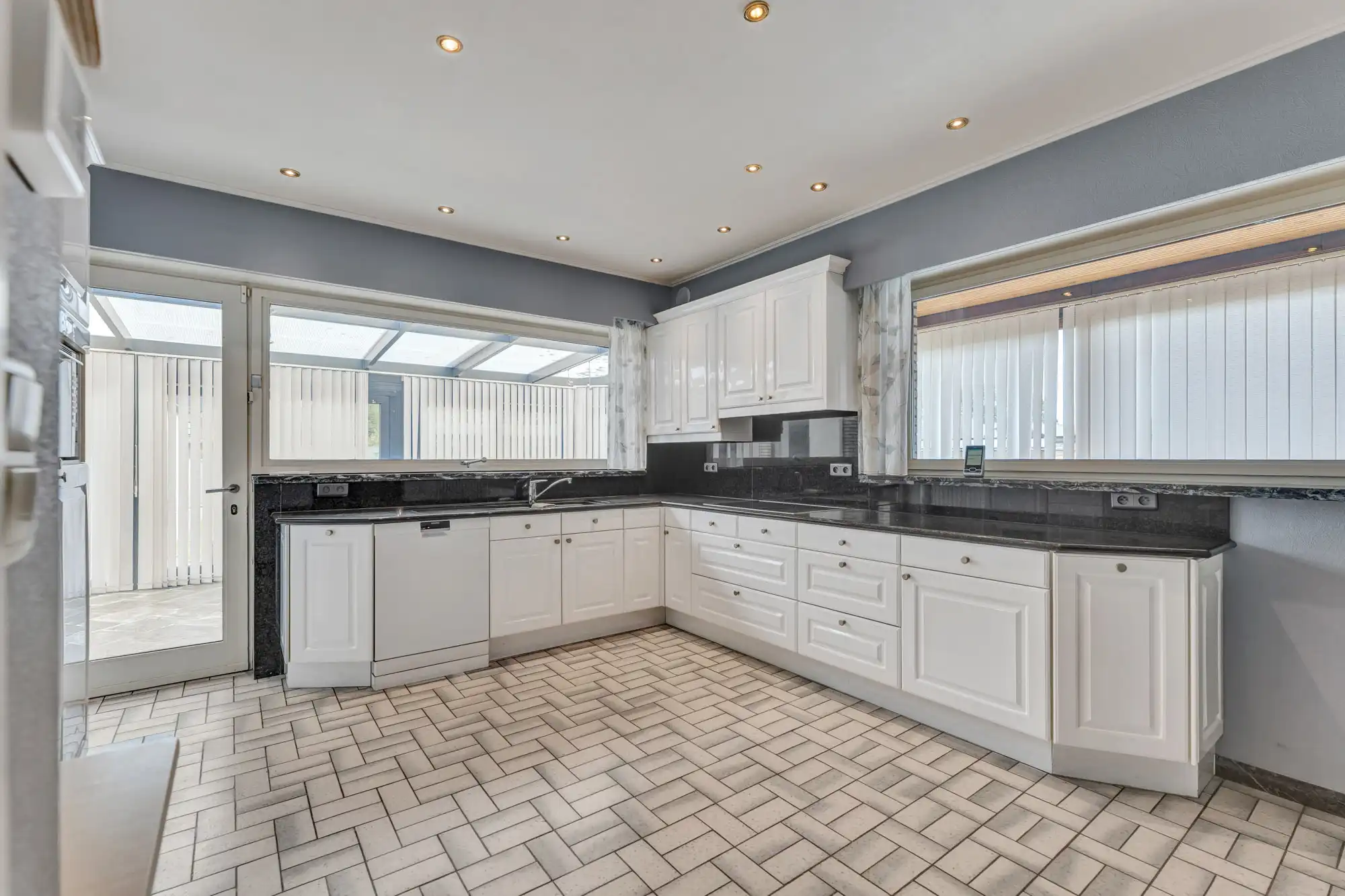 UNIEKE BUITENKANS! Instapklare bungalow met loods/bouwgrond foto 10