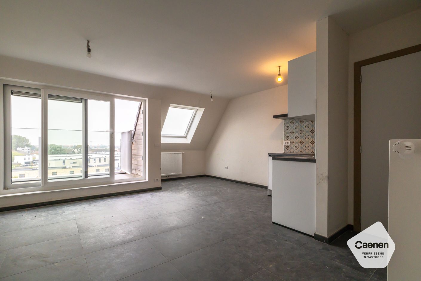 Lichtrijk duplex-appartement op de vierde verdieping van residentie Modena te Lombardsijde. foto 1