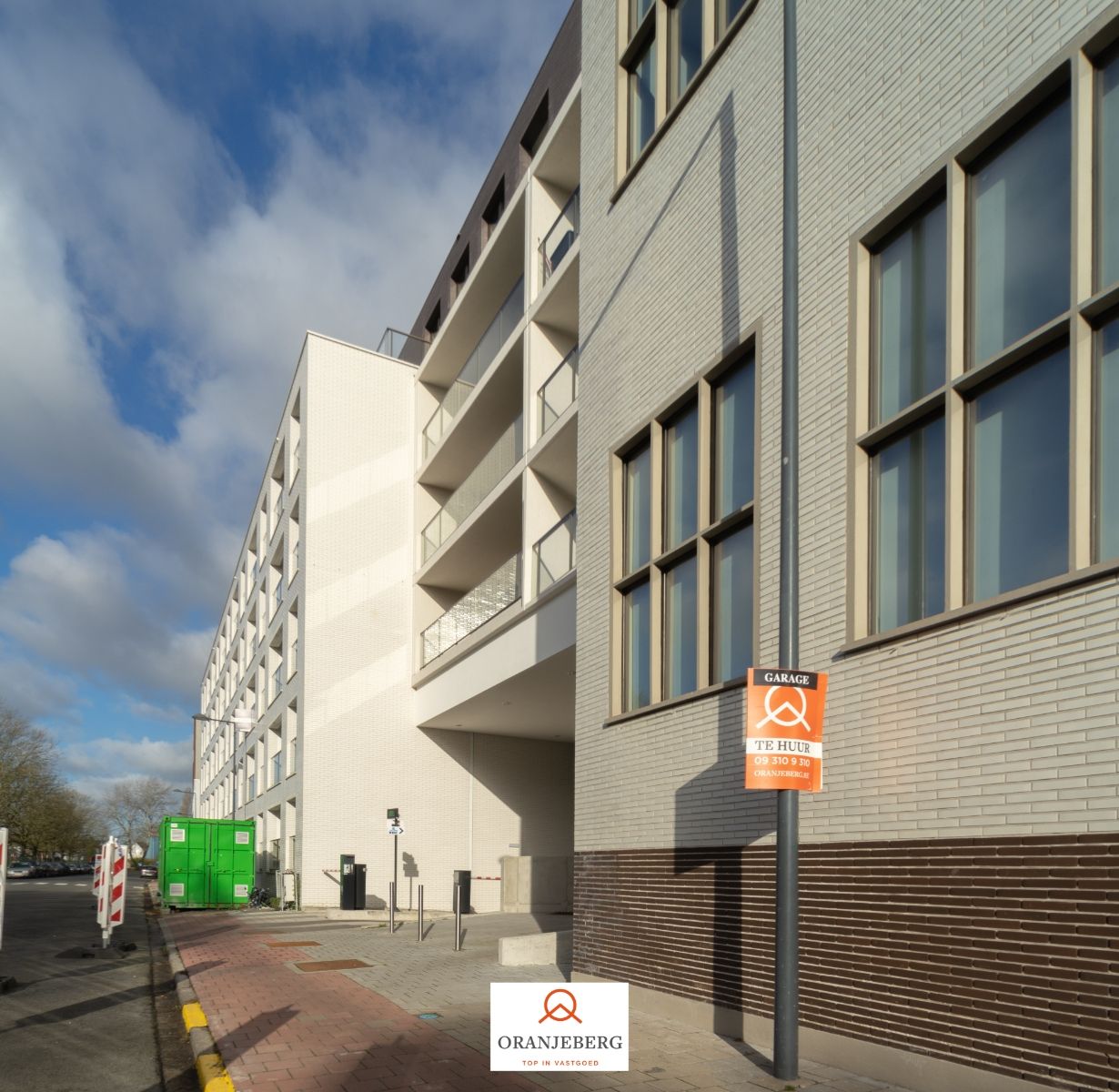 Nieuwbouw autostaanplaats te huur in afgesloten parkeergarage nabij Gent centrum foto {{pictureIndex}}
