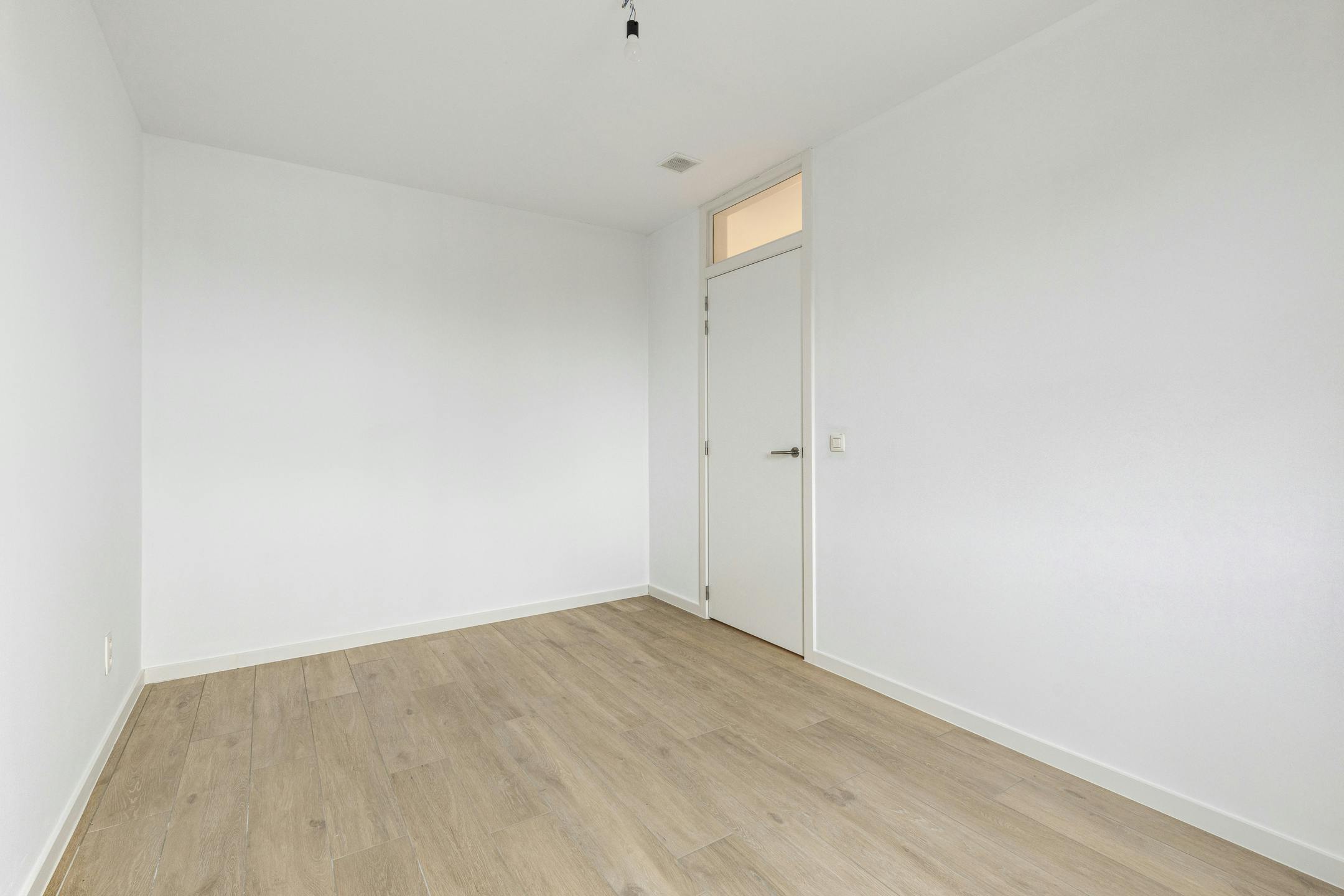 Instapklare nieuwbouwwoning met 3 slaapkamers en zwemvijver foto 12