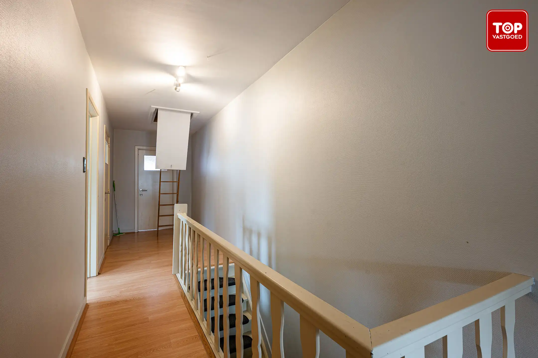 Instapklare halfopen woning in een gezinsvriendelijke buurt. foto 10