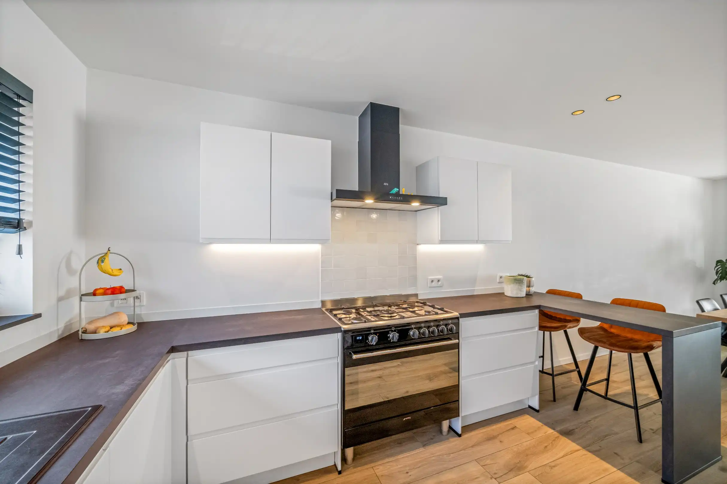 Schitterend gerenoveerd huis te Heist. Garage mogelijk! foto 9