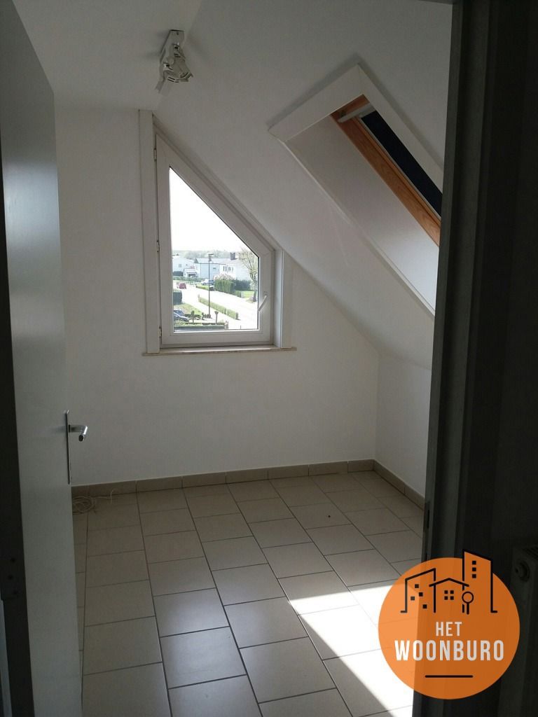 Ruime woning met garage en tuin foto 20