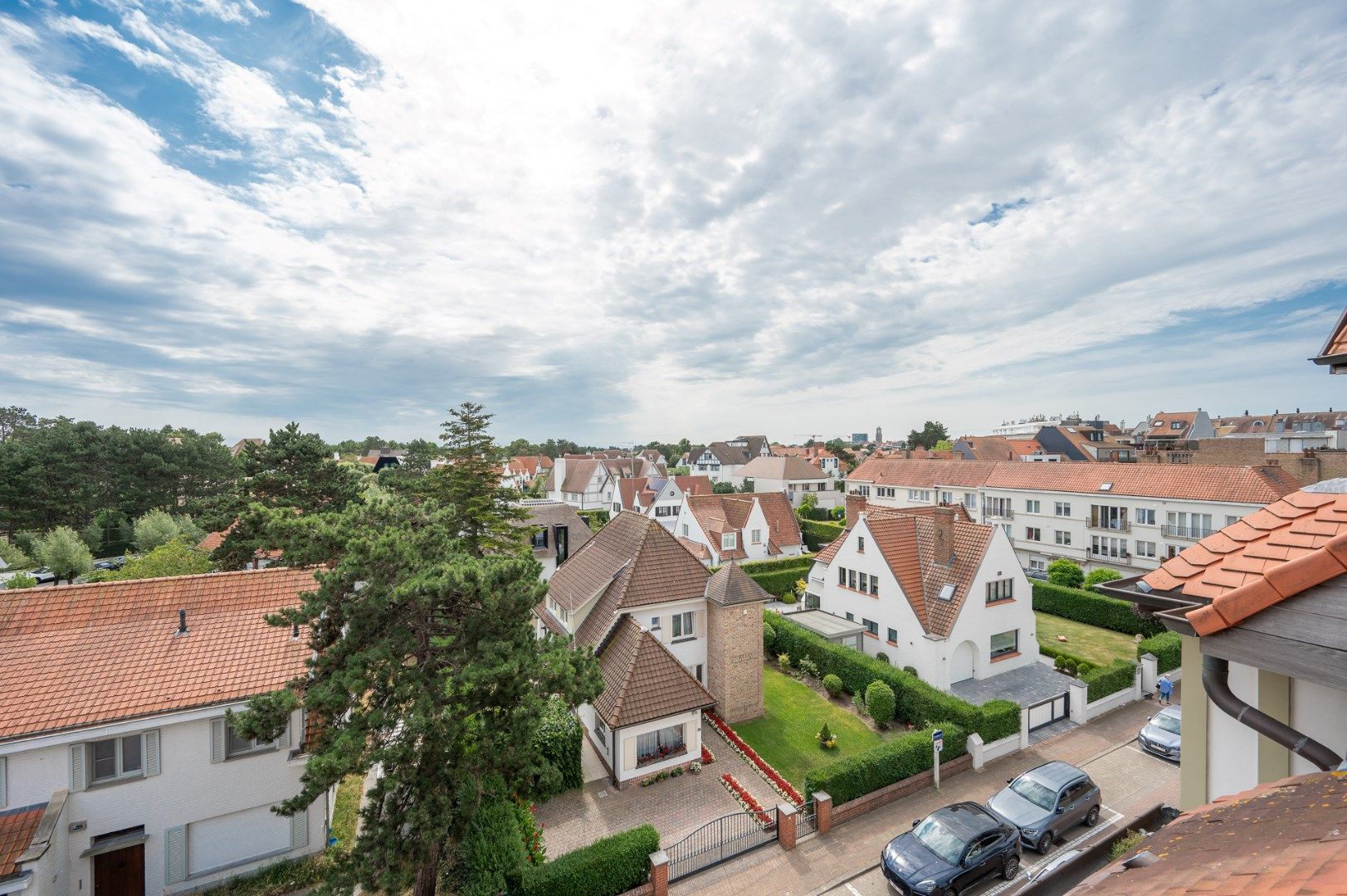 Uitzonderlijk dakappartement met prachtig zicht over het Zoute, gelegen vlakbij het Yzerpark. foto 5