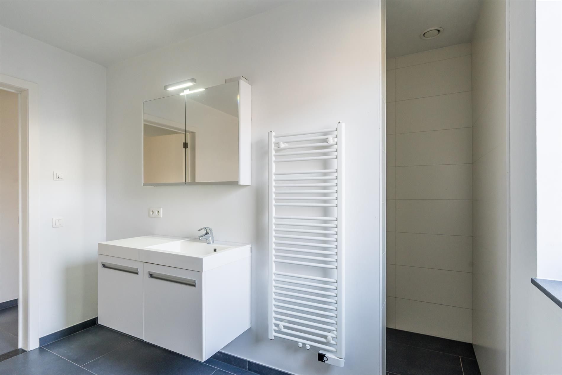 Ruime instapklare woning met 4 slpks nabij het centrum van Balen ! foto 15