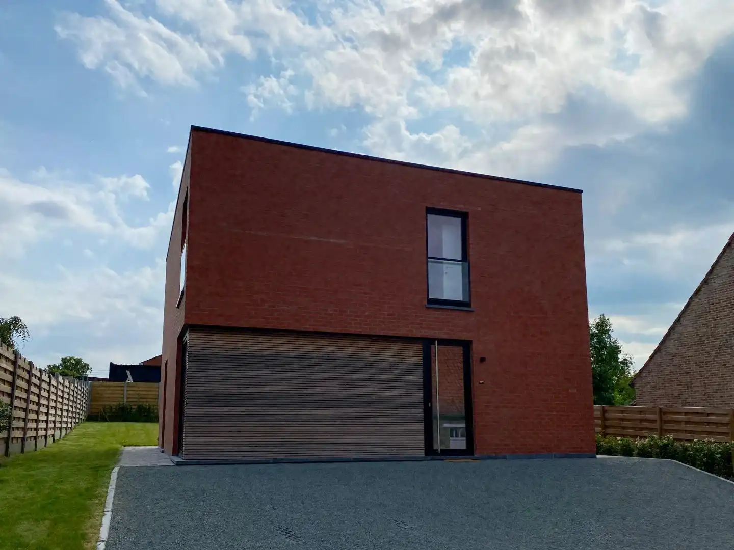 Recente woning met 3 slaapkamers, ruime oprit en tuin foto 24