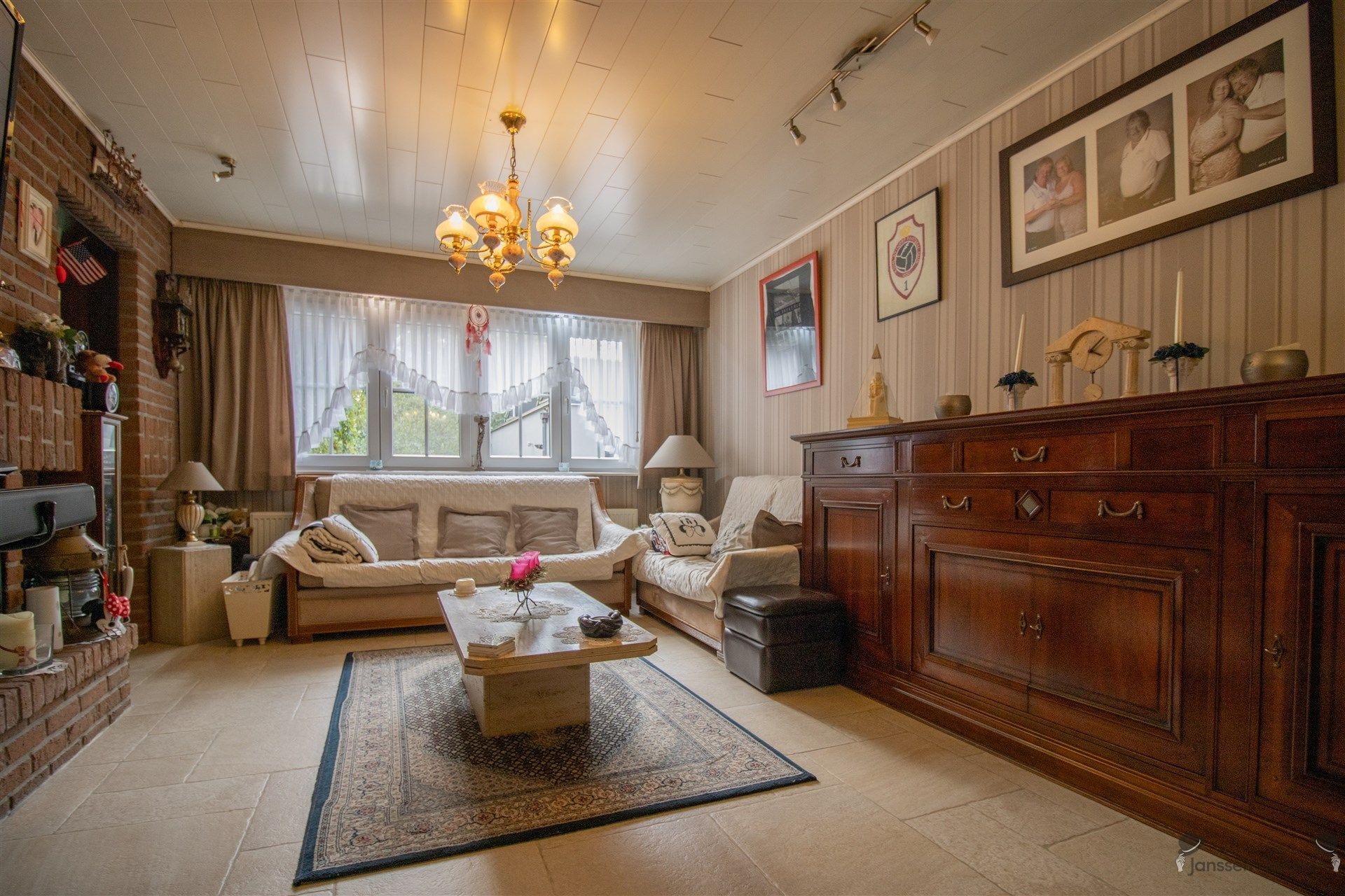 Instapklare woning met 2 slaapkamers, bijgebouwen en zonnig terras in rustige woonwijk foto 5