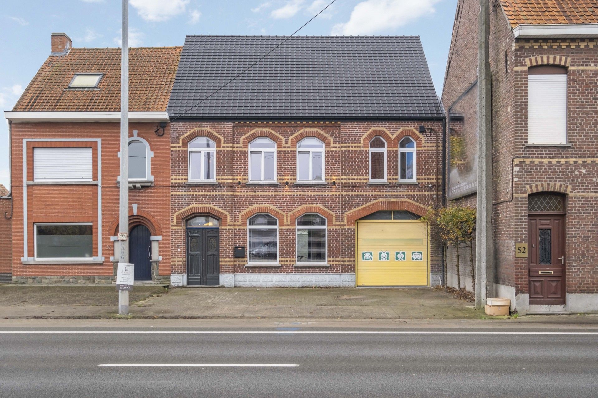 Ruime, kwalitatieve, verder af te werken woning in Beveren-Leie foto {{pictureIndex}}