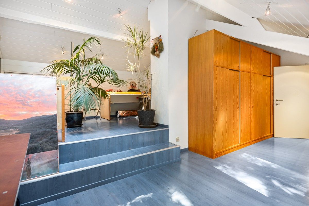 Verrassend ruime woning op 1289 m² gelegen aan een bosrand met mogelijkheid tot 4 slaapkamers foto 19