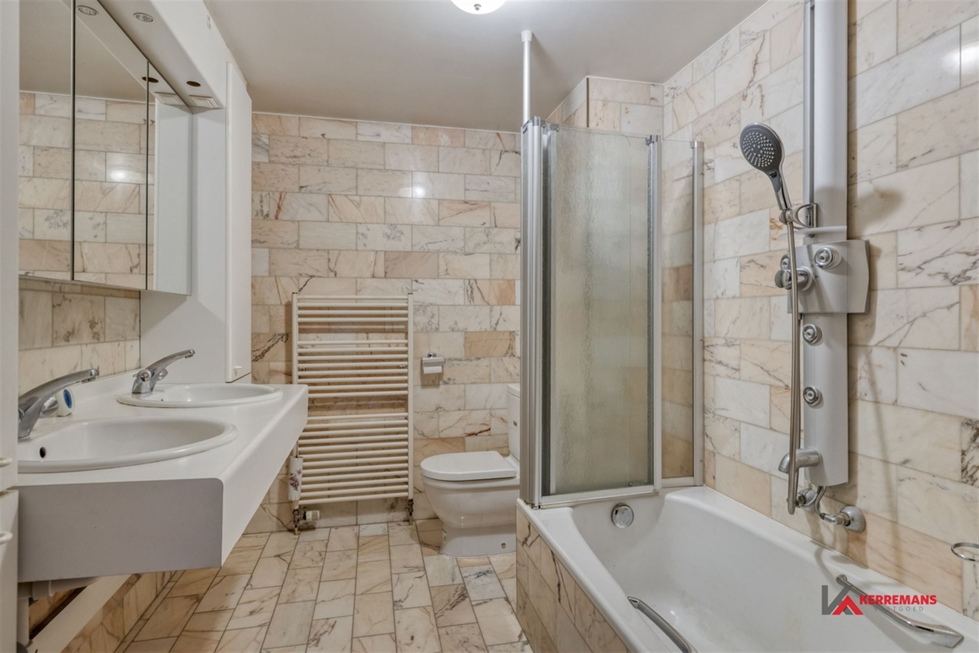 Instapklaar appartement met 3 slaapkamers en garage.  foto 16