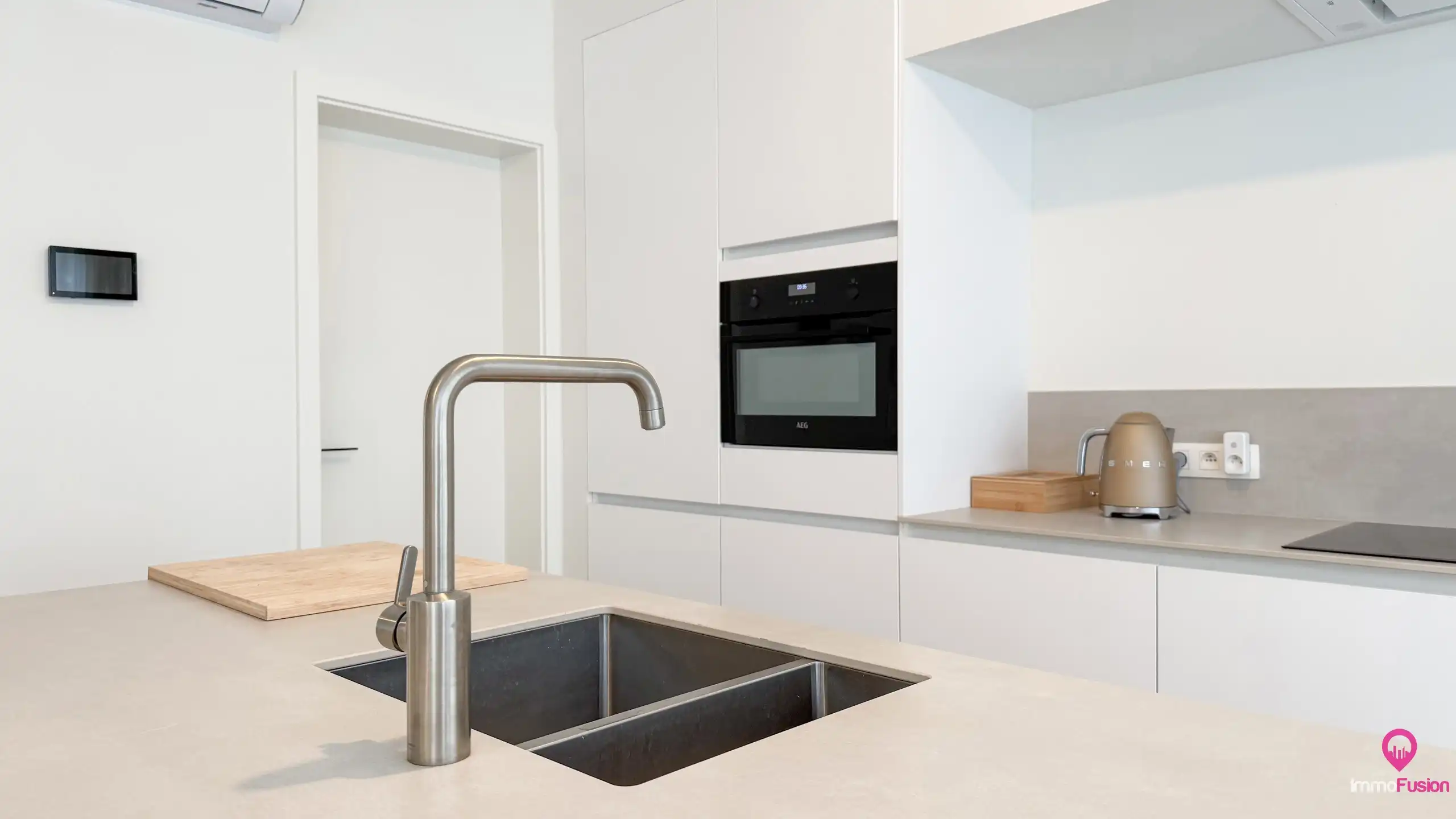 Stijlvolle nieuwbouwwoning met diepe tuin + vloerverwarming! foto 15