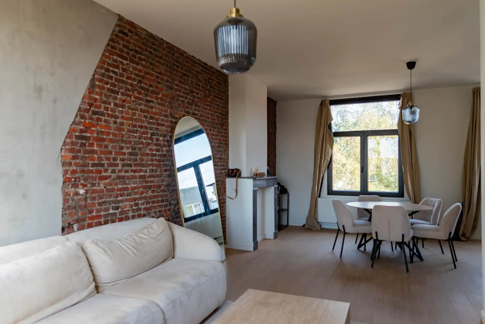 Ruim en gezellig duplex appartement te huur in Hoboken foto {{pictureIndex}}