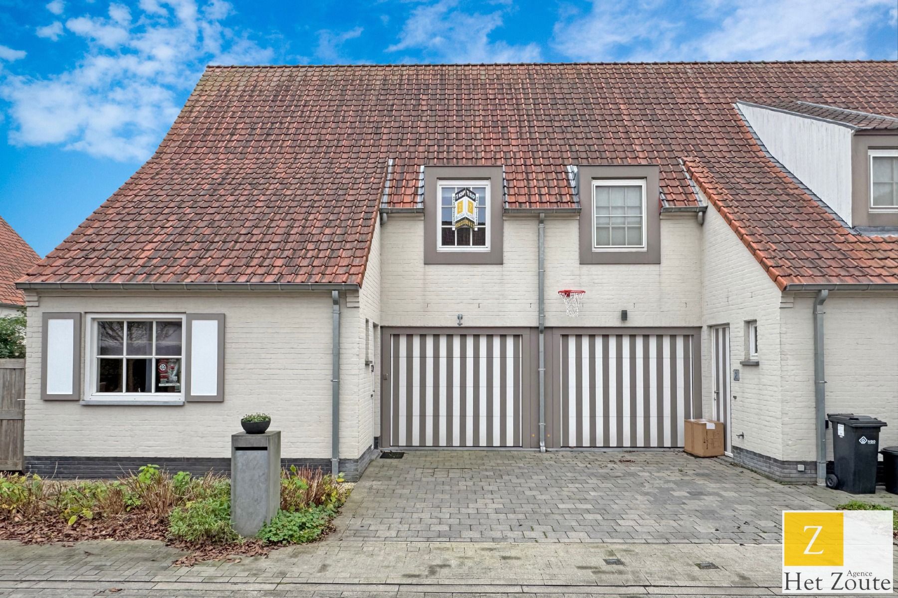 Recente halfopen woning in het hartje van Moerkerke foto 4