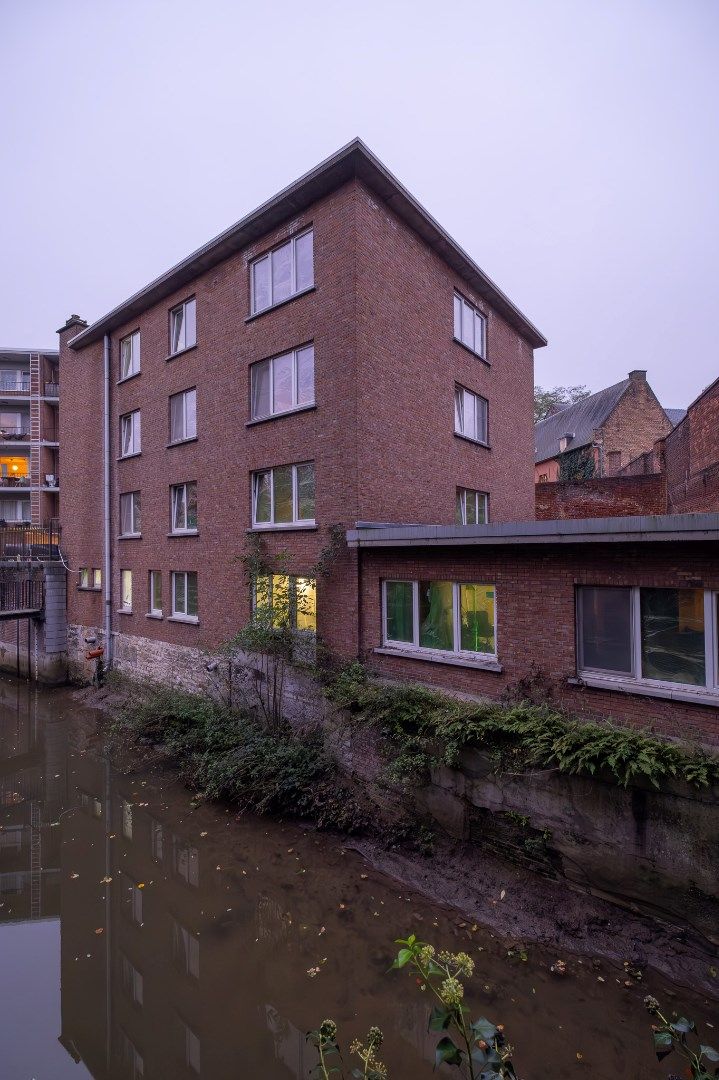 Volledig gerenoveerd opbrengstpand bestaande uit 29 studentenkamers met eigen sanitair in hartje Leuven - EPC label A! foto 2