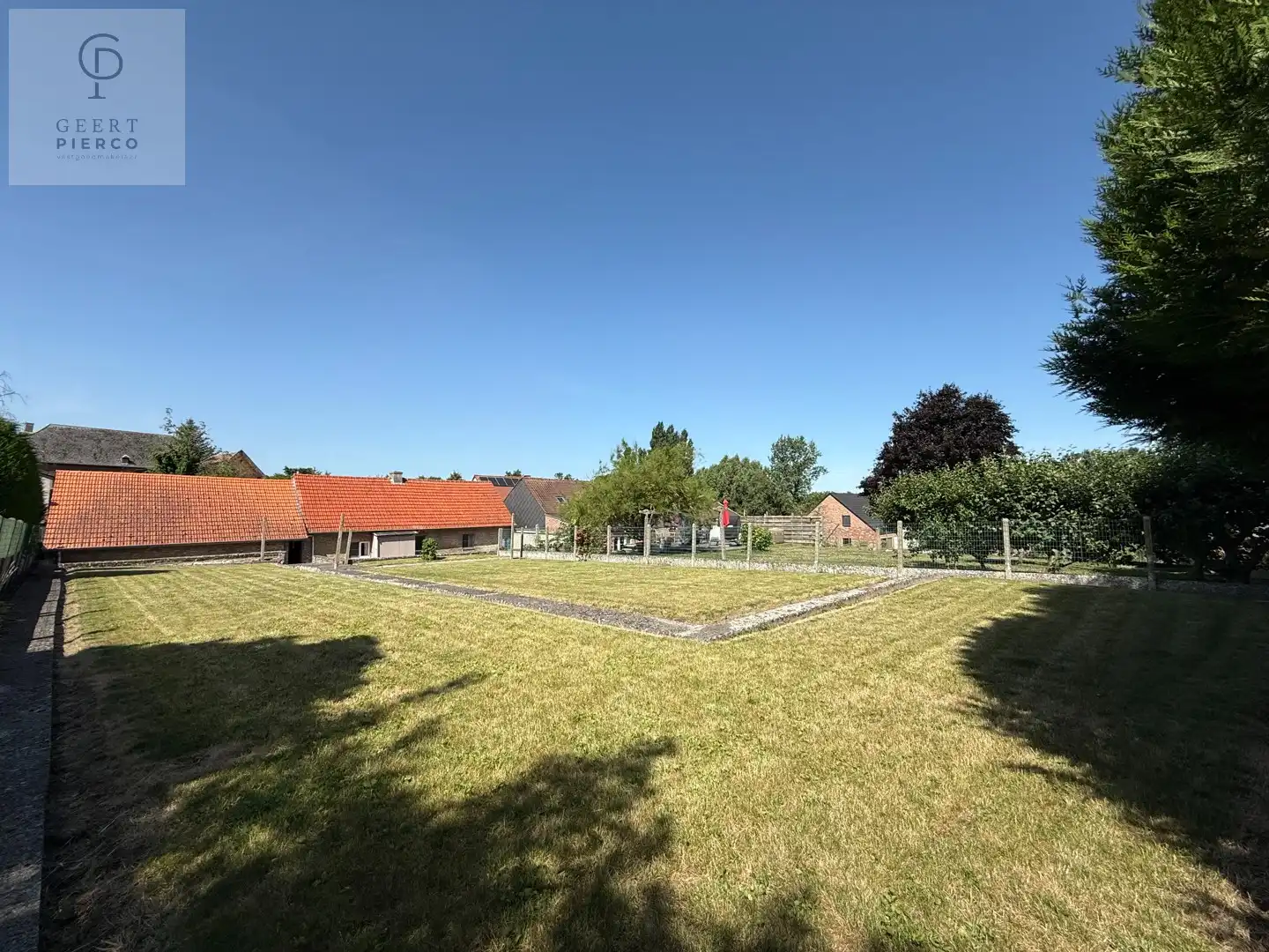 Charmante woning met schuur foto 20