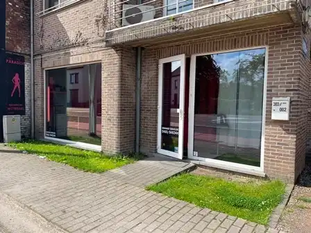 Gelijkvloers handelspand met parkings foto 6