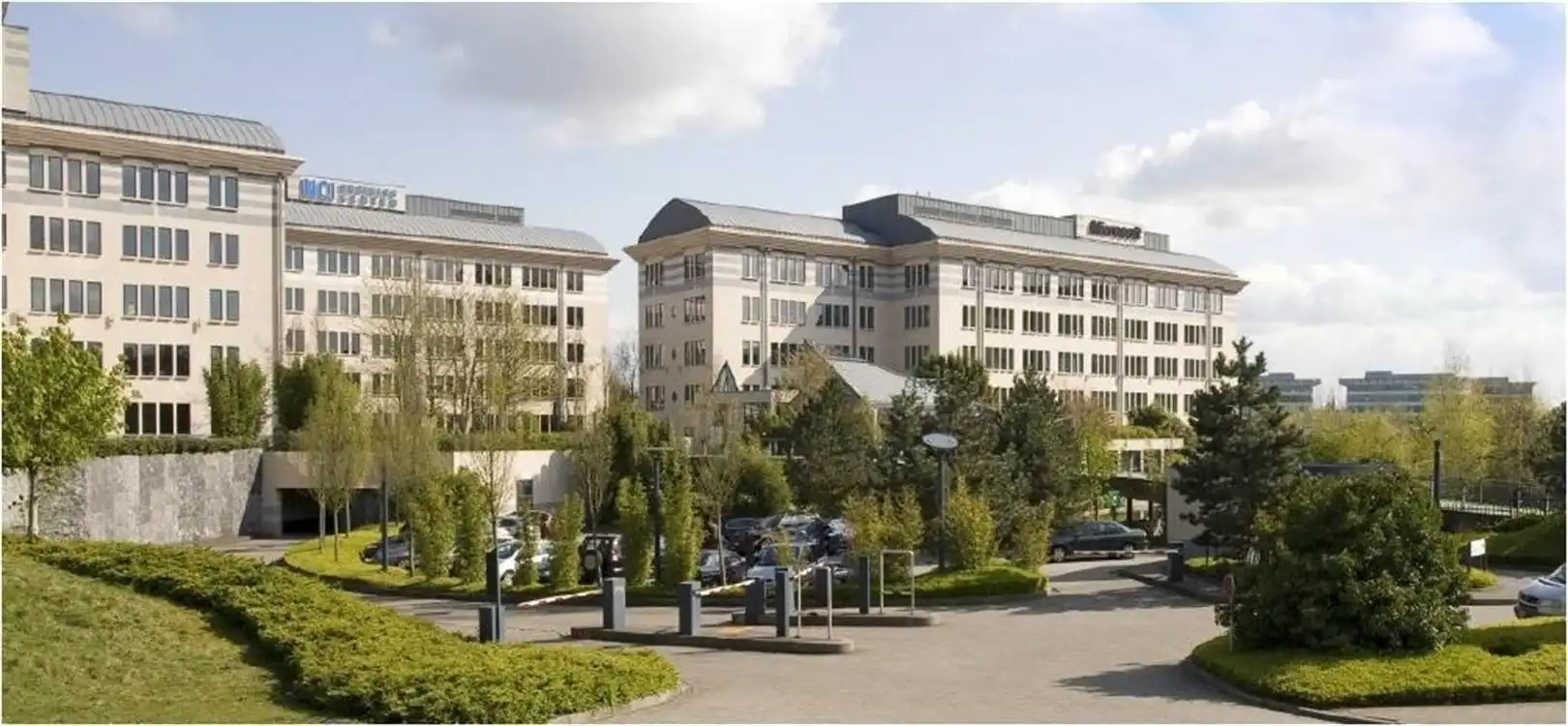 TWIN SQUARES - 984m² instapklaar foto {{pictureIndex}}