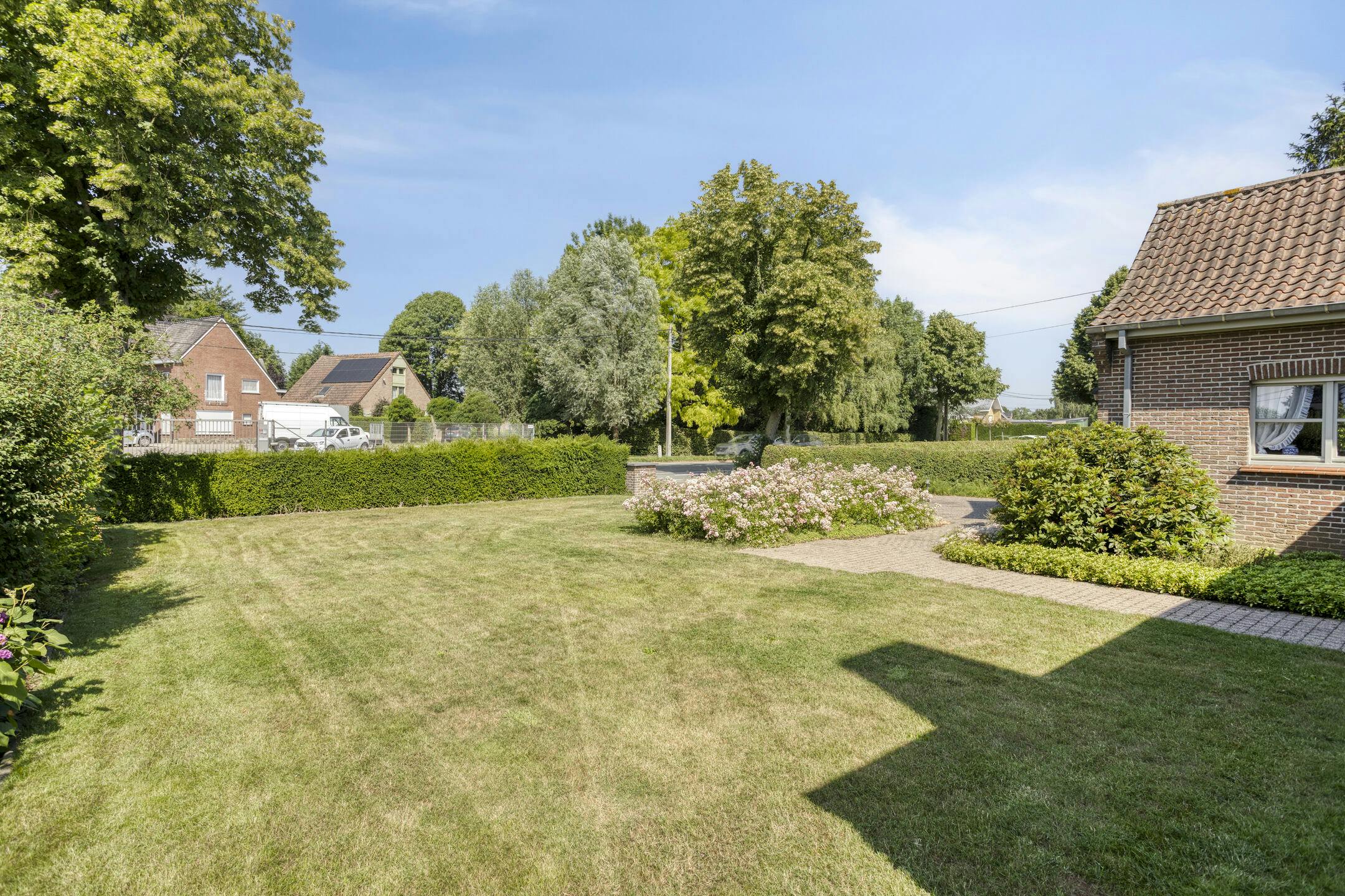 Karaktervolle villa op ruim perceel te koop in Roeselare foto 11