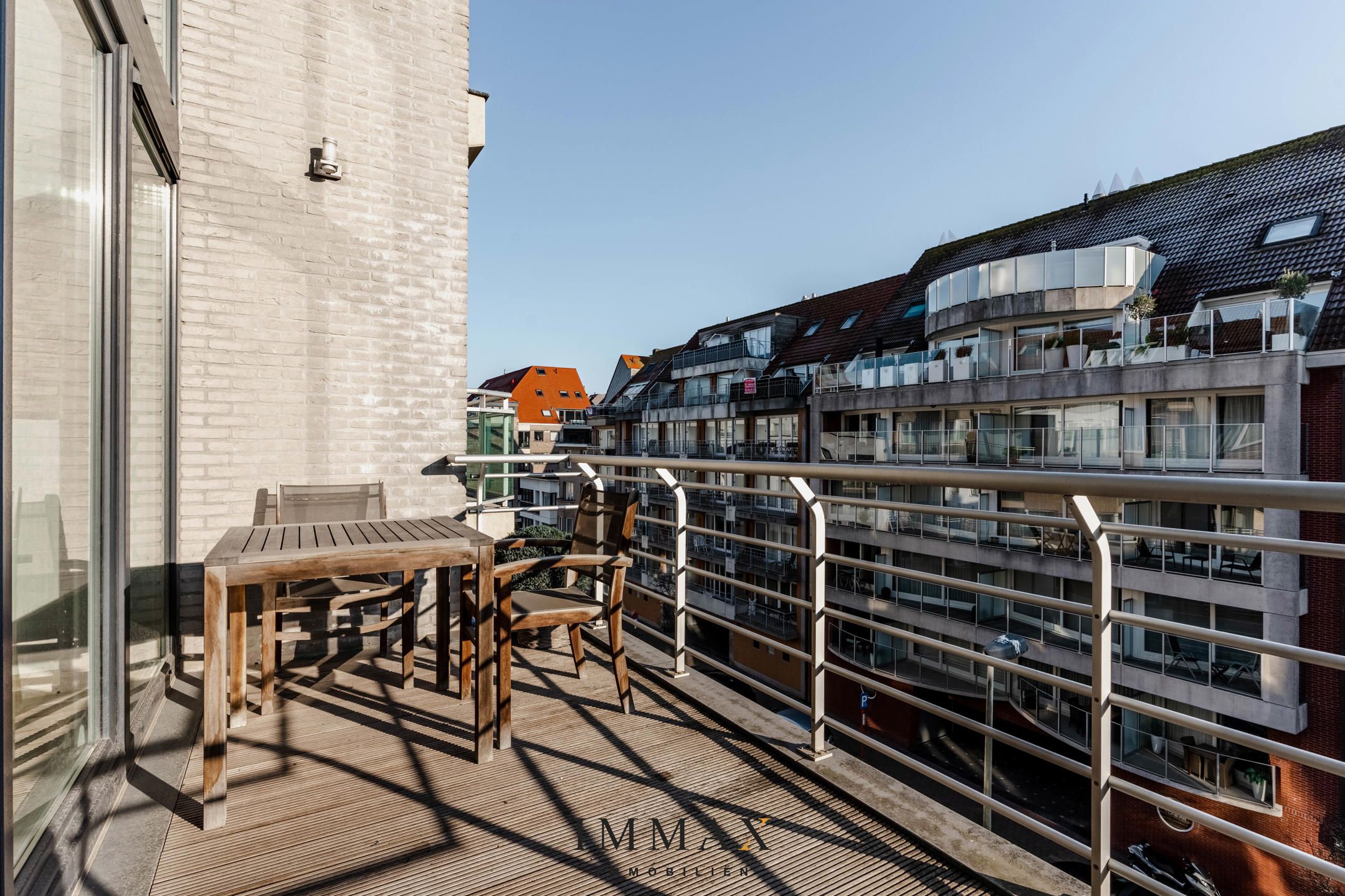 Instapklaar, mezzanine-appartement met 4 SLK I Knokke foto 3