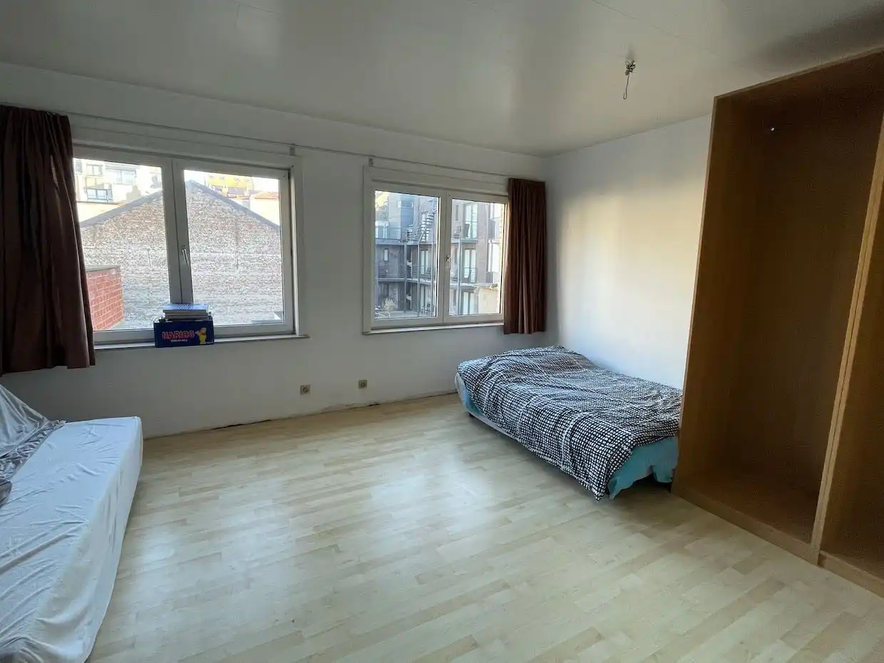 Handelsruimte met ruim, bovenliggend duplex-appartement op toplocatie in Blankenberge foto 11