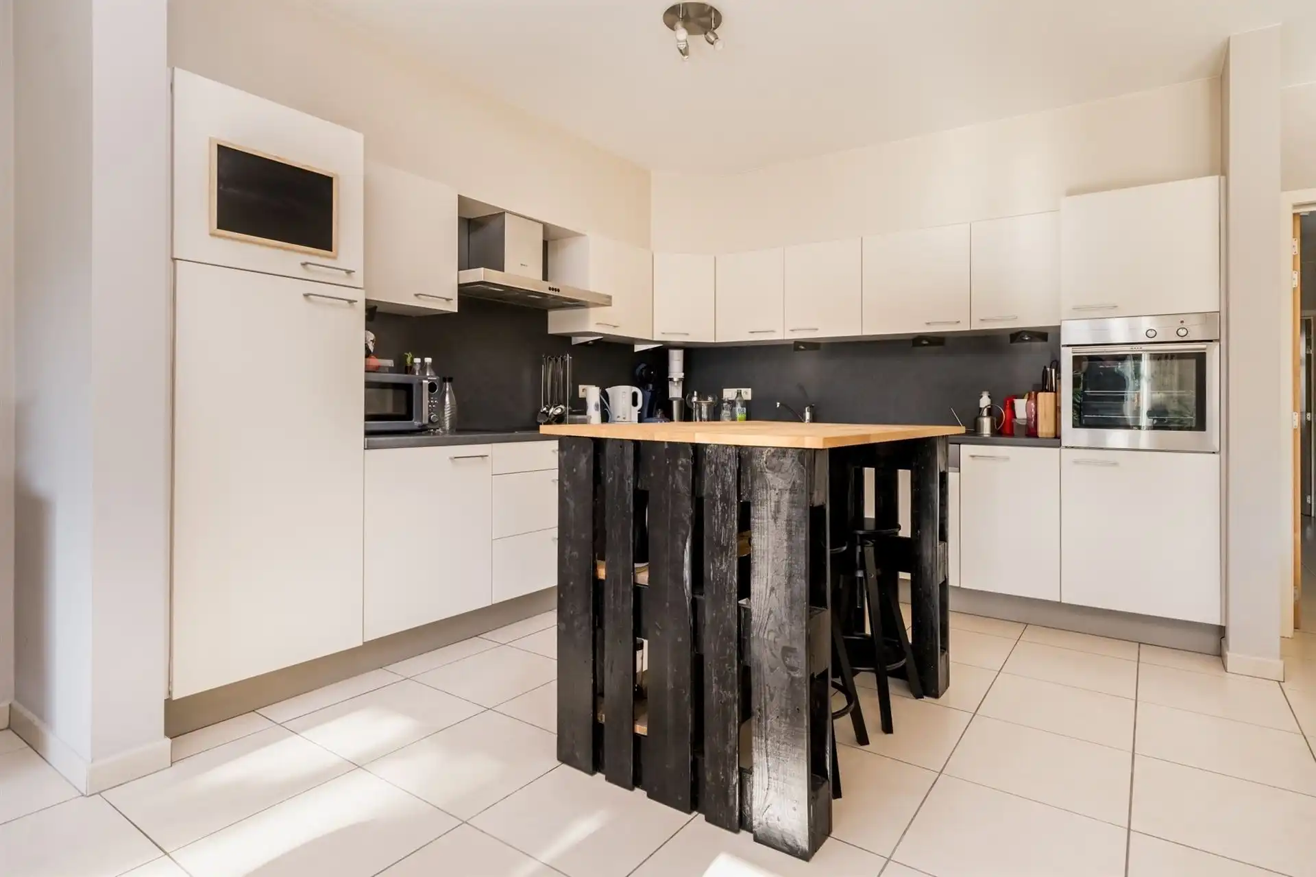 Lichtrijk glv appartement met tuin & 2 slaapkamers foto 9